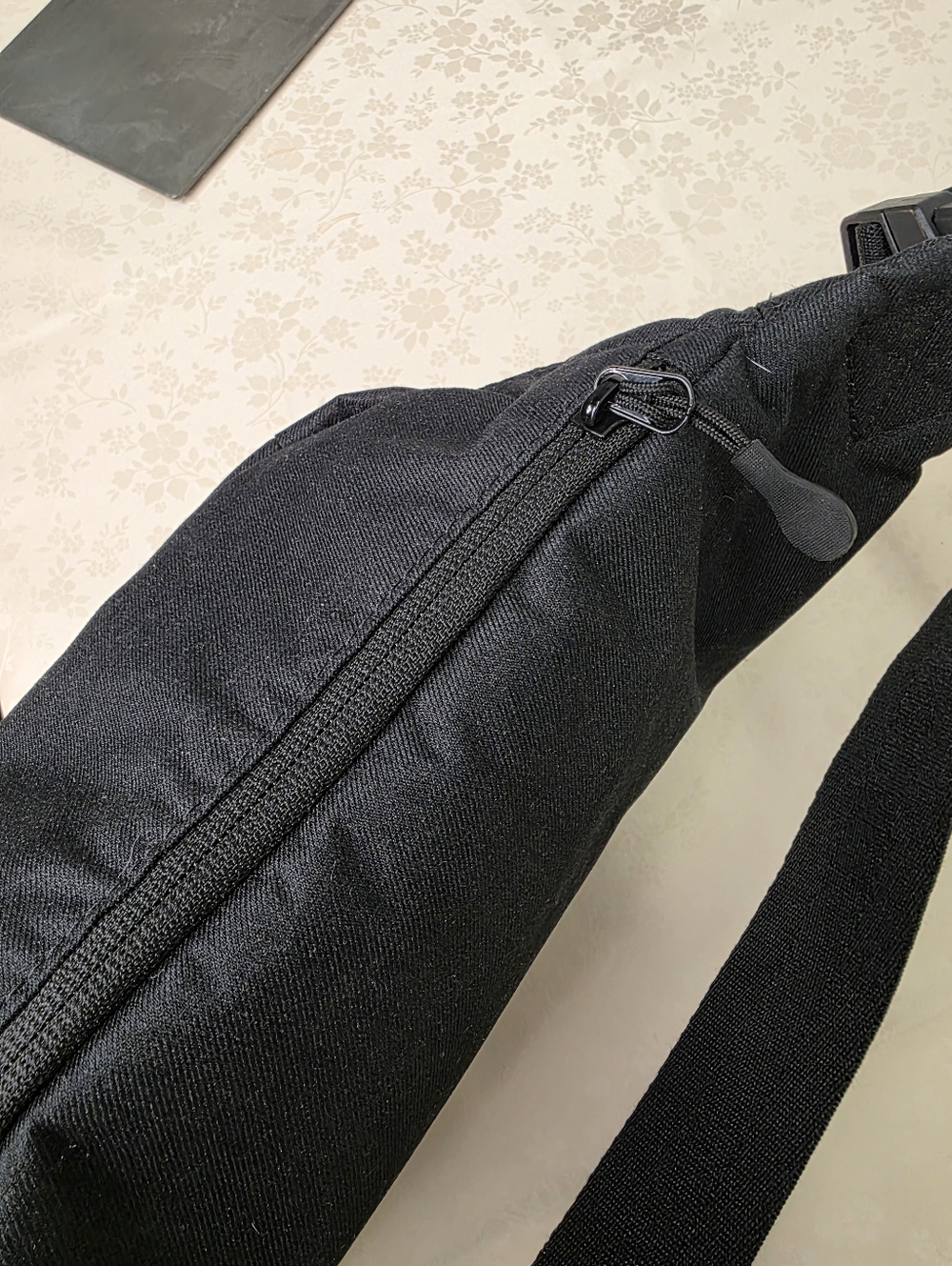 Nike Tech Hip Pack Large Black Crossbody Fanny Pack 10L BA5751-010 - Picture 4 of 9